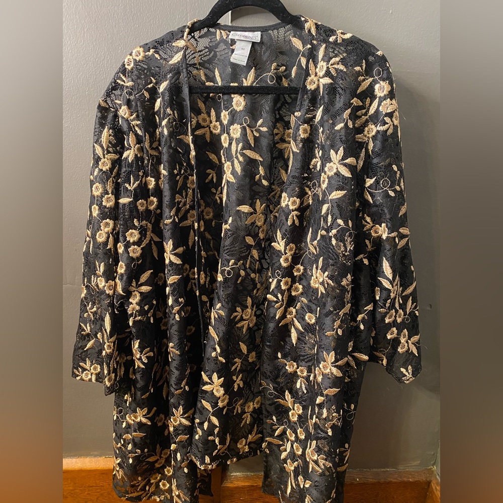 Stunning Black  and Gold Open Front BlouseSize 4x.